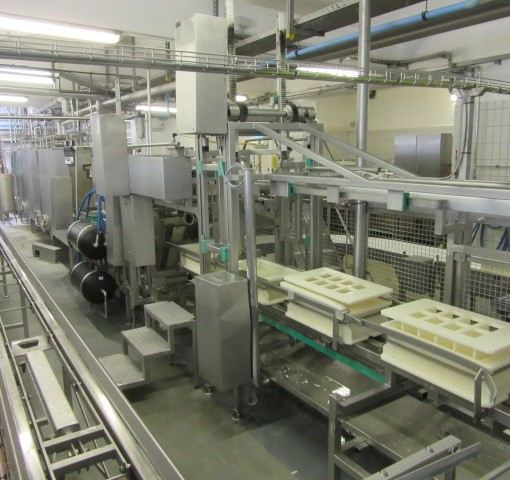 Cheese_unpack_and_mould_washing_line_for_Euroblocks_6401